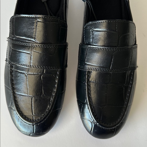 Zara Women’s Croc-Embossed Black Loafers - Picture 4 of 17